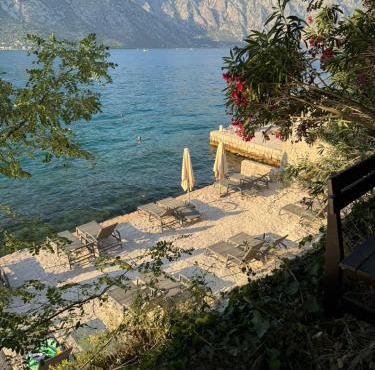 Beachfront Vila Trinity, private beach included