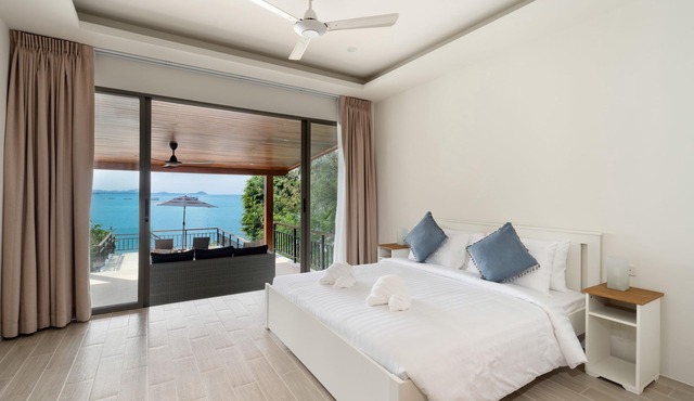 Beachfront Villa - 3 En-Suite Air Conditioned Bedrooms - Housekeeper Included.