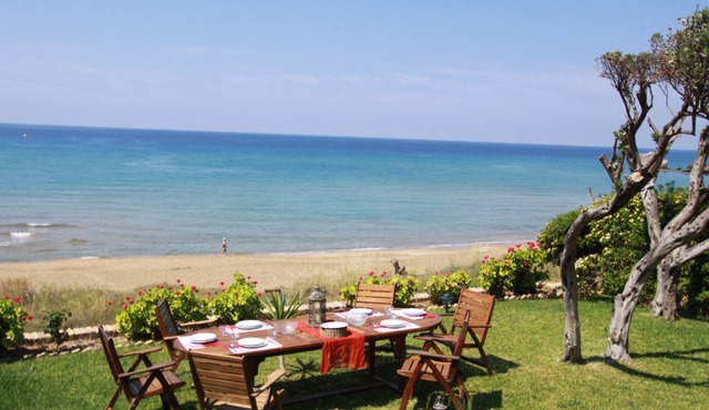Beachfront Villa AA1G 52