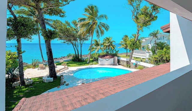 Beachfront villa, amazing sea views, FULLY LOADED!