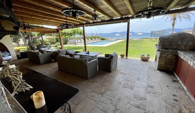 Beachfront Villa Aris
