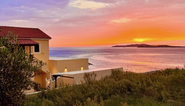 Beachfront Villa Bellevue