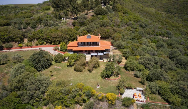 Beachfront villa with huge garden, 3br, Halkidiki