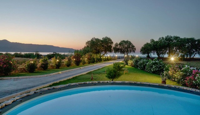 Beachfront villa in Chania with Priv. Pool & Sauna