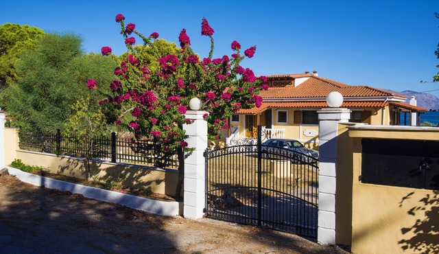 Beachfront villa in Galaxidi