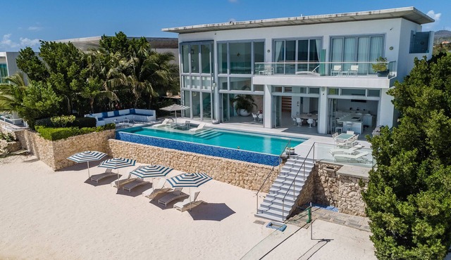 Beachfront Villa Infinity Pool, Gym, Media room. 6 Bedrooms 7 baths. Sleeps 13