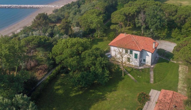 Beachfront villa with park and beach ideal for families with children