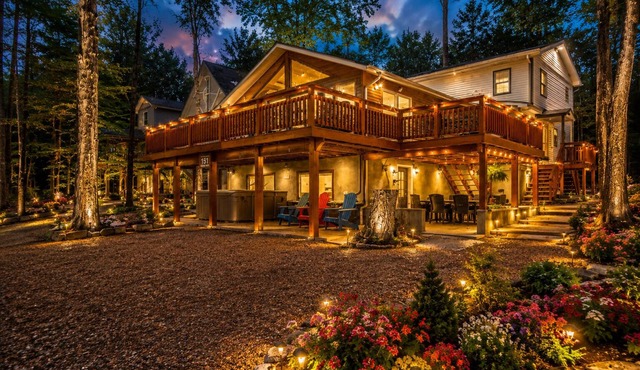 Beachfront Villa with Stunning Lake Views, Huge Deck, Hot Tub, Game Room