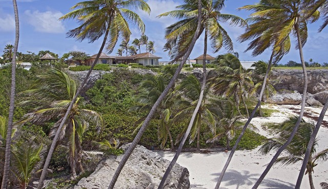 Beachfront villa with pool and dramatic views of Bottom Bay Beach