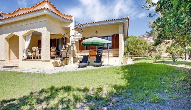 Beachfront Villa with Solarium