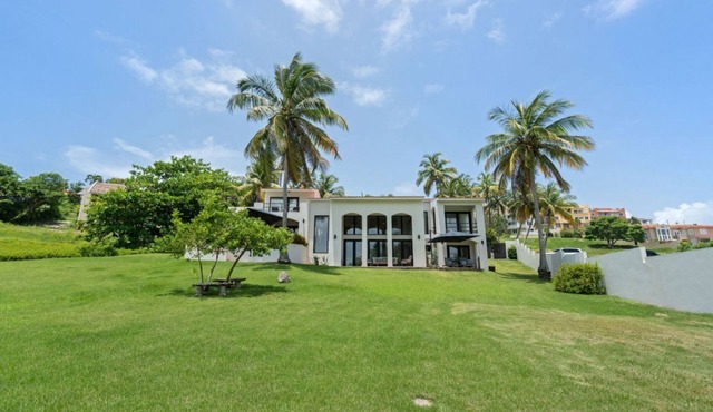 Beachfront Villa with luxury amenities in Puerto Rico
