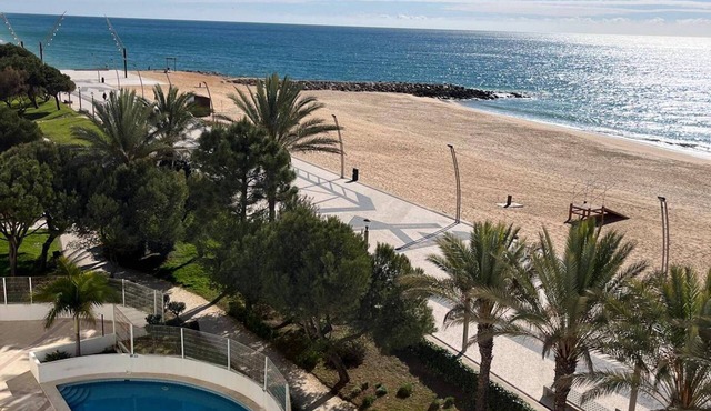 Beachfront w/Pool Penthouse By Centralgarve