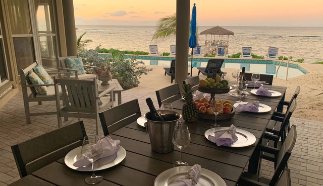 BEACHFRONT w/Private Dock-50 ft Pool-Theatre