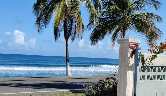 Beachfront, Walk to Restaurants & Surfing area, WIFI, SolarPower, Gated, Parking