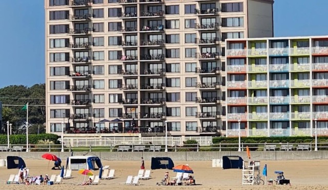 BEACHFRONT! WELCOME to “Lil Slice O’ Heaven!” at THE COLONY. UNIT 403! 2bd 2b