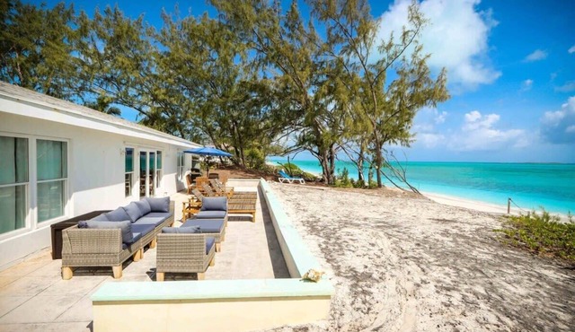 Beachfront White Palm Villa - Tar Bay