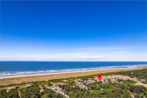 Beachfront with Loft & Fireplace in Copalis Beach