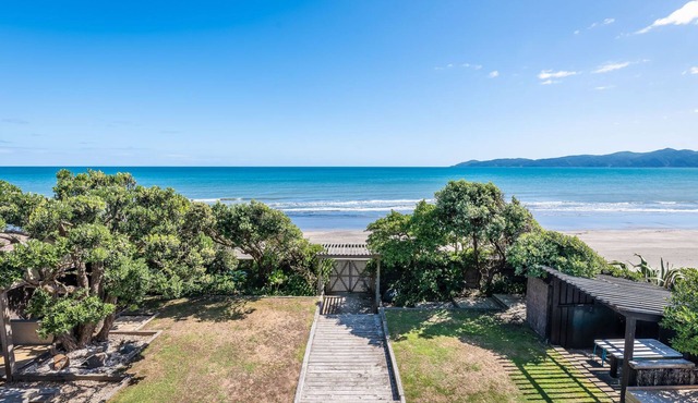 Beachfront with room for everyone!