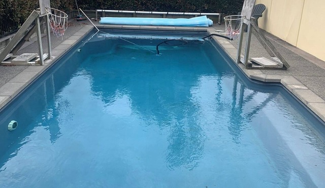 Beachlands Getaway - Room for everyone with a pool and views