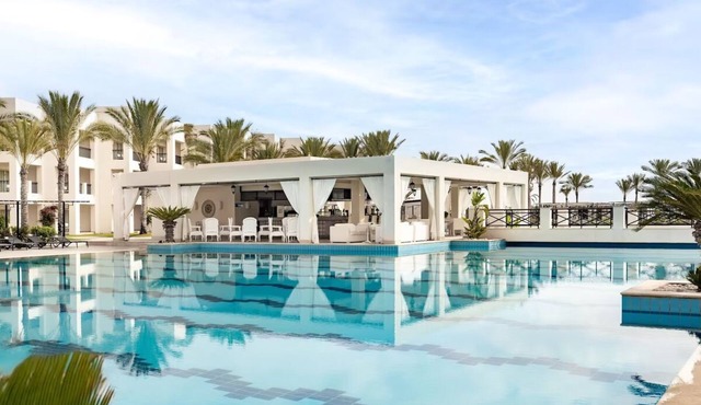 Beachside Retreat with Private Sandy Shore Access - with Breakfast Included