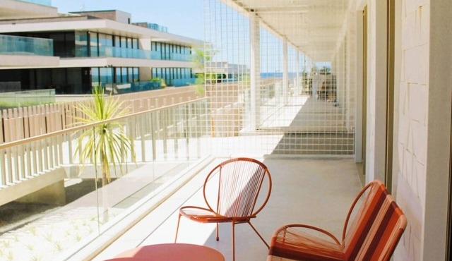 Beachside 2 BD Apartment | Balcony | AC
