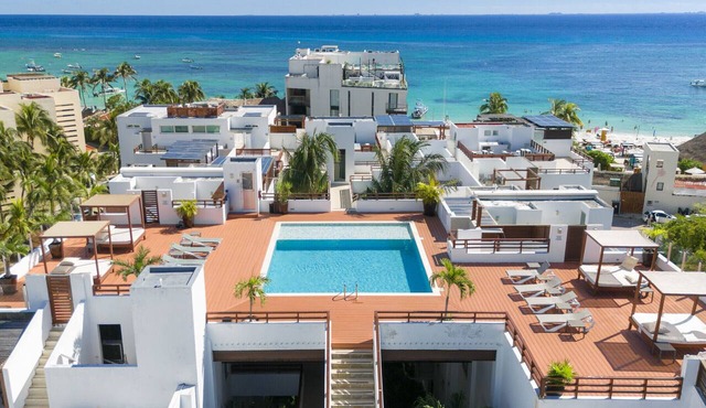 Beachside 2BR with Rooftop Pool - At Casa del Mar