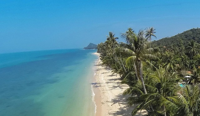 Beachside 3-bedroom Townhouse w Private Pool at 70 Meters From Beach