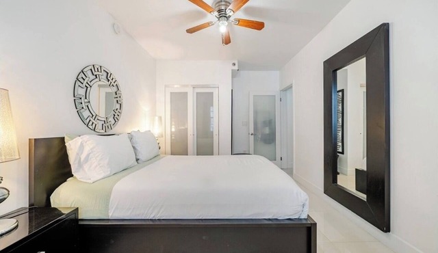 Beachside 3rdOcean Dr 2Bed -1Bath- Pool- 2 Beach Chairs & 1 Umbrella