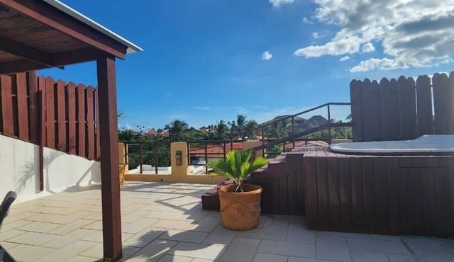 Beachside Apartment with Rooftop Terrace & Private Jacuzzi – Sleeps 6