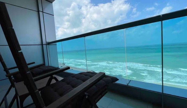 Beachside Apartment with Panoramic Sea View Ajman