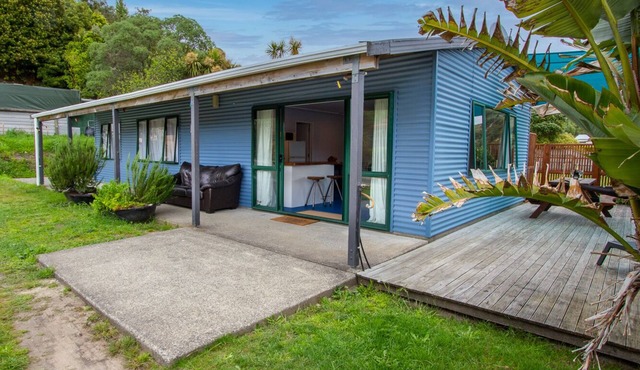 Beachside Bach - Ligar Bay Holiday Home