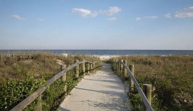 Beachside Bliss: Pool View, King Bed, Walk to Fun!