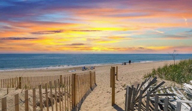 Beachside Bliss | Beach Access | Parking | A/C