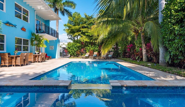 ⭐BEACHSIDE BLISS!⭐Singer Island 2/2⭐Huge Pool+Spa