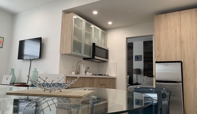 Beachside Condo Ocean Drive & 3rd - 2 Beds1Bath-Pool- Lounge Chairs and Umbrella
