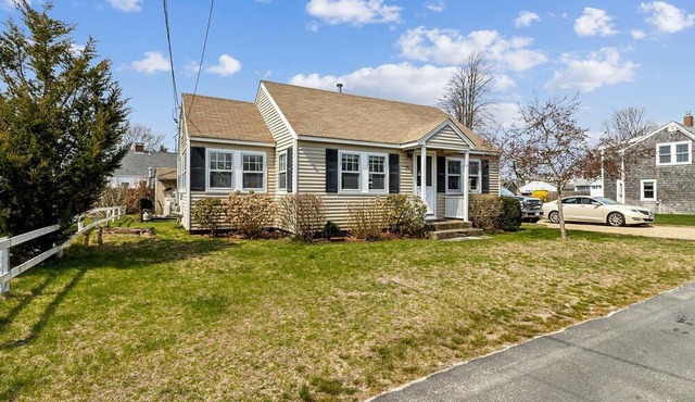 Beachside Cottage Rental Cape Cod Massachusetts Sleeps 8 Quiet Community Near Cape Beaches