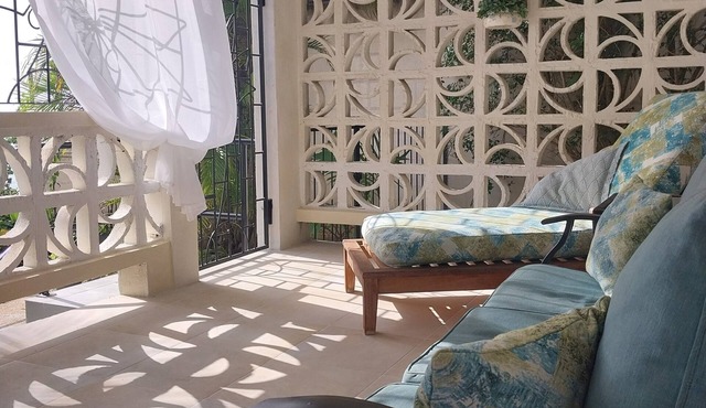 Beachside Cottage - right on the beach!