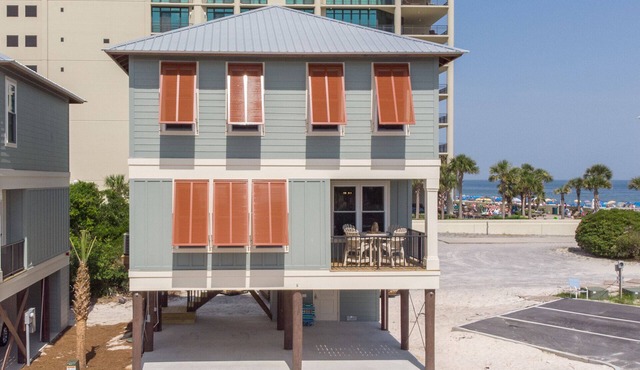Beachside Cottage 2BR-3BA. Now booking for Summer!