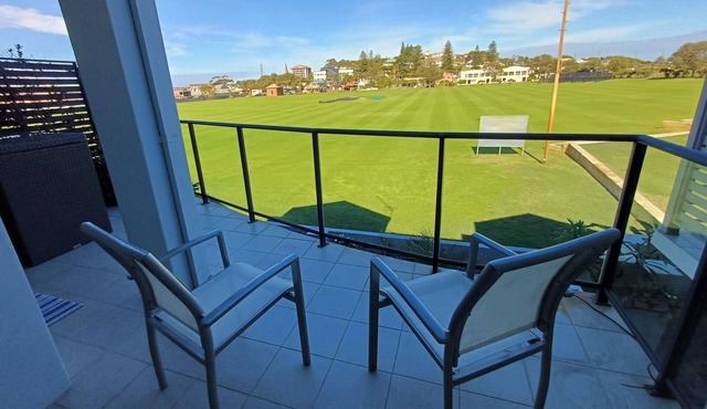 Beachside - Cricket Oval - 3 x 2 - Professionals/Contractors - Mid/long stays