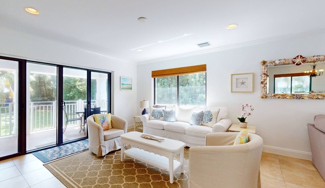 Beachside Escape with Designer Decor - Near Pelican Lake Path & Juno Pier