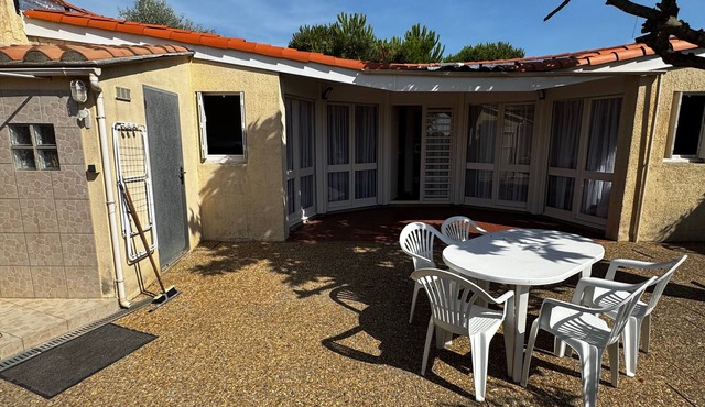 Beachside Getaway in Torreilles - Cozy 2BR House for Couples/Families