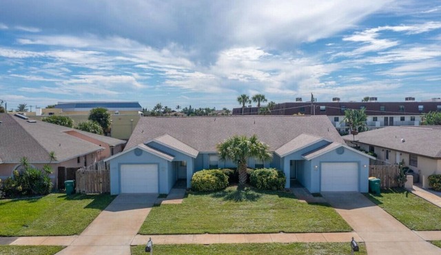 Beachside Getaway - Two Unit duplex - Pool and Patio