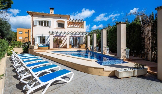 Beachside Holiday Home 'Casa Alegria' with Pool, Wi-Fi and Air Conditioning