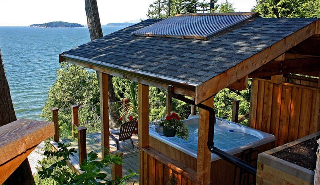 Beachside Island Vista Cottage, Beach, Ocean Views, Hot Tub