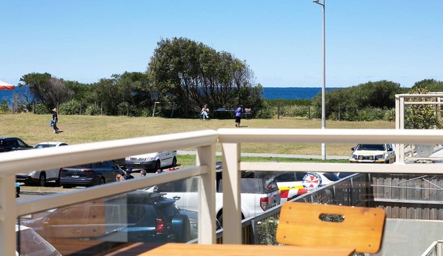 Beachside Nook @ Warilla - Next to Warilla Beach
