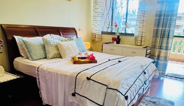 Beachside Poolfront luxury 2BHK 8 min walk to Candolim beach with WiFi, AC, TV