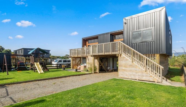Beachside Sanctuary - Otaki Beach Holiday Home
