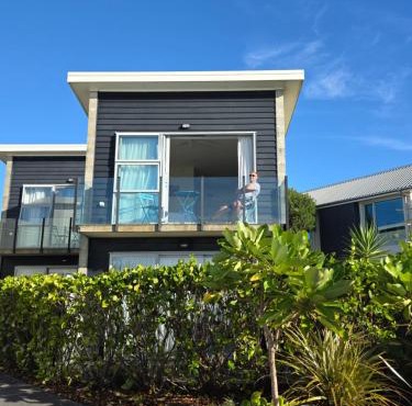 Beachside Studio Apartment with a View - Unit 2