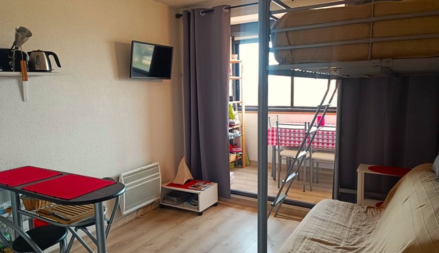 Beachside Studio in Seignosse - 2min to Sea, Sleeps 3, Cozy & Well-Located