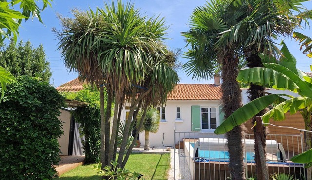 Beachside Villa with Pool - 2BR, 4 Guests, Near Market & Beach